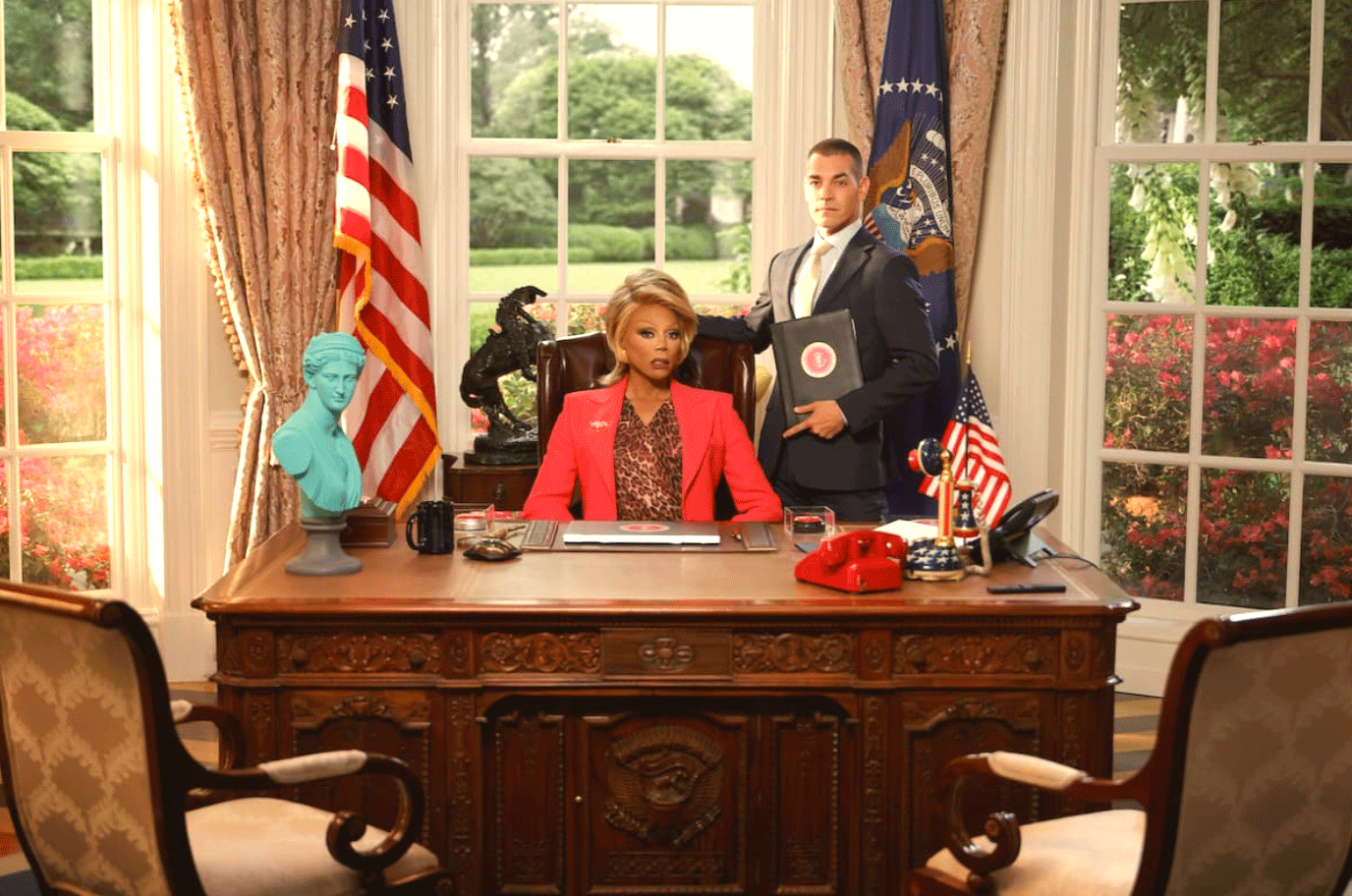 A scene from the film STOP! THAT! TRAIN! featuring Ru-Paul as President of the United States
