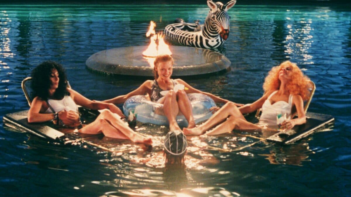 A still from the film THE WITCHES OF EASTWICK